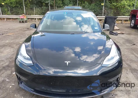 2018 Tesla Model 3 Long Range/Mid Range z USA, uszkodzony, nr VIN 5YJ3E1EA4JF166045